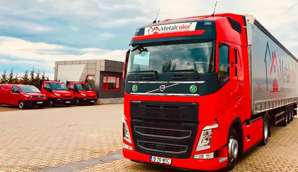 Camion în curtea fabricii MTC de la Tecuci
